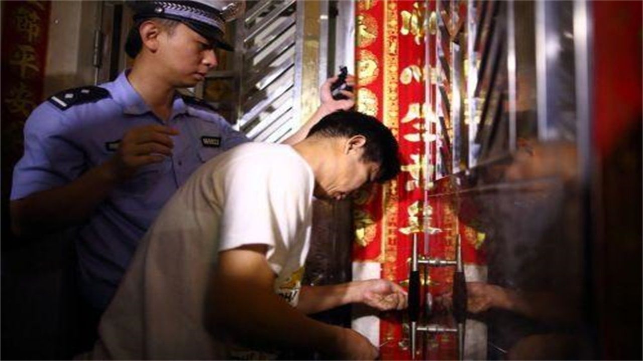 南充请开锁师傅开了锁后，师傅为什么一般都不进门，就算主人请也不进去？